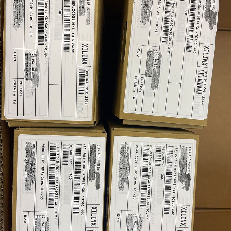 XC95144XL-10TQG144C