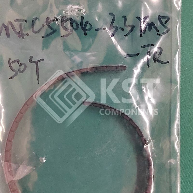 MIC5504-3.3YM5-TR